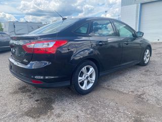 2014 Ford Focus SE - Exterior Rear Right Corner Image